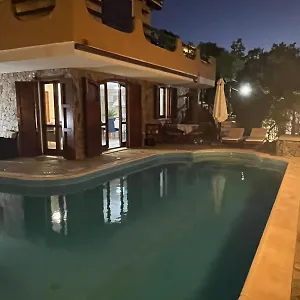Vittoria: Seaside Retreat With Private Heated Pool And Hydromassage Villa